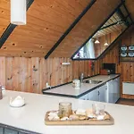 Nyaraló Spacious Retreat With View *