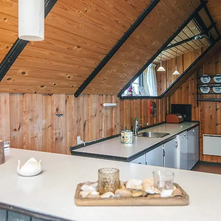 Semesterbostad Spacious Retreat With View *