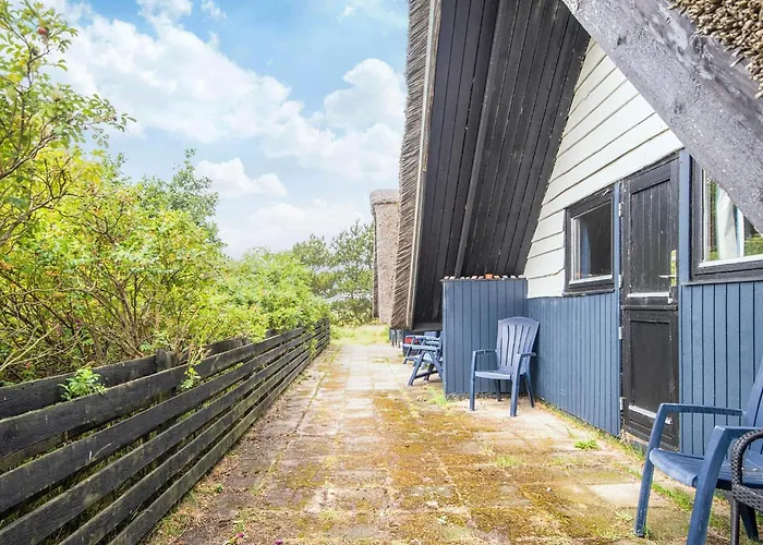 Spacious Retreat With View - By Traum